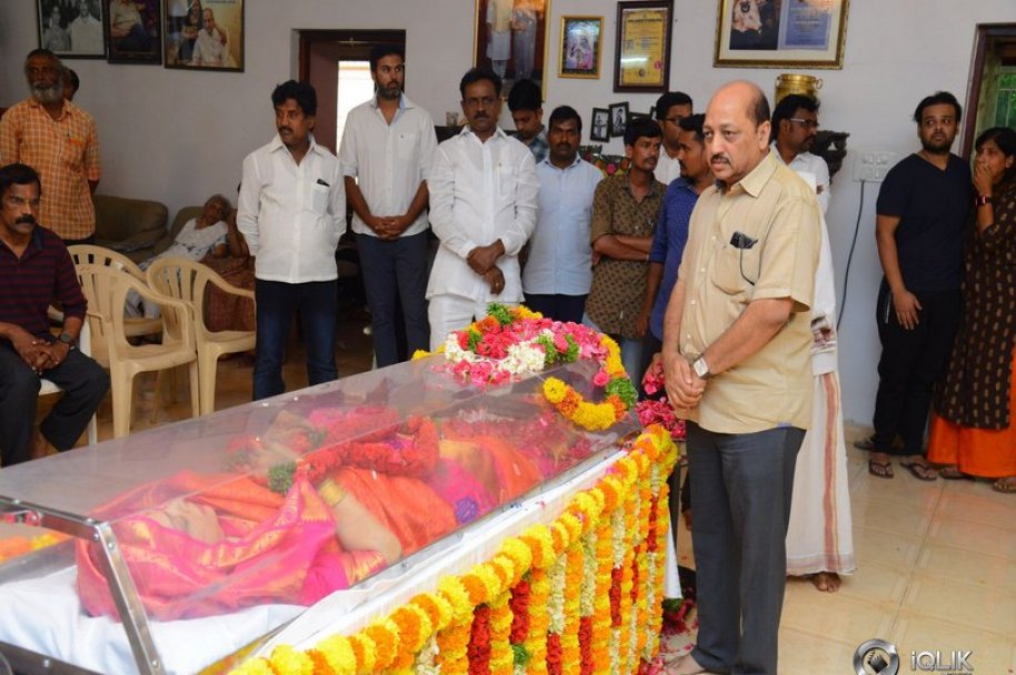 Celebrities-Pay-Homage-to-Vijaya-Nirmala-Garu